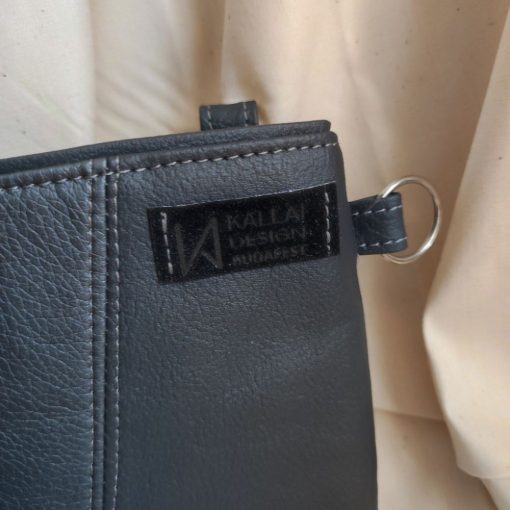 Lara sötétszürke kistáska